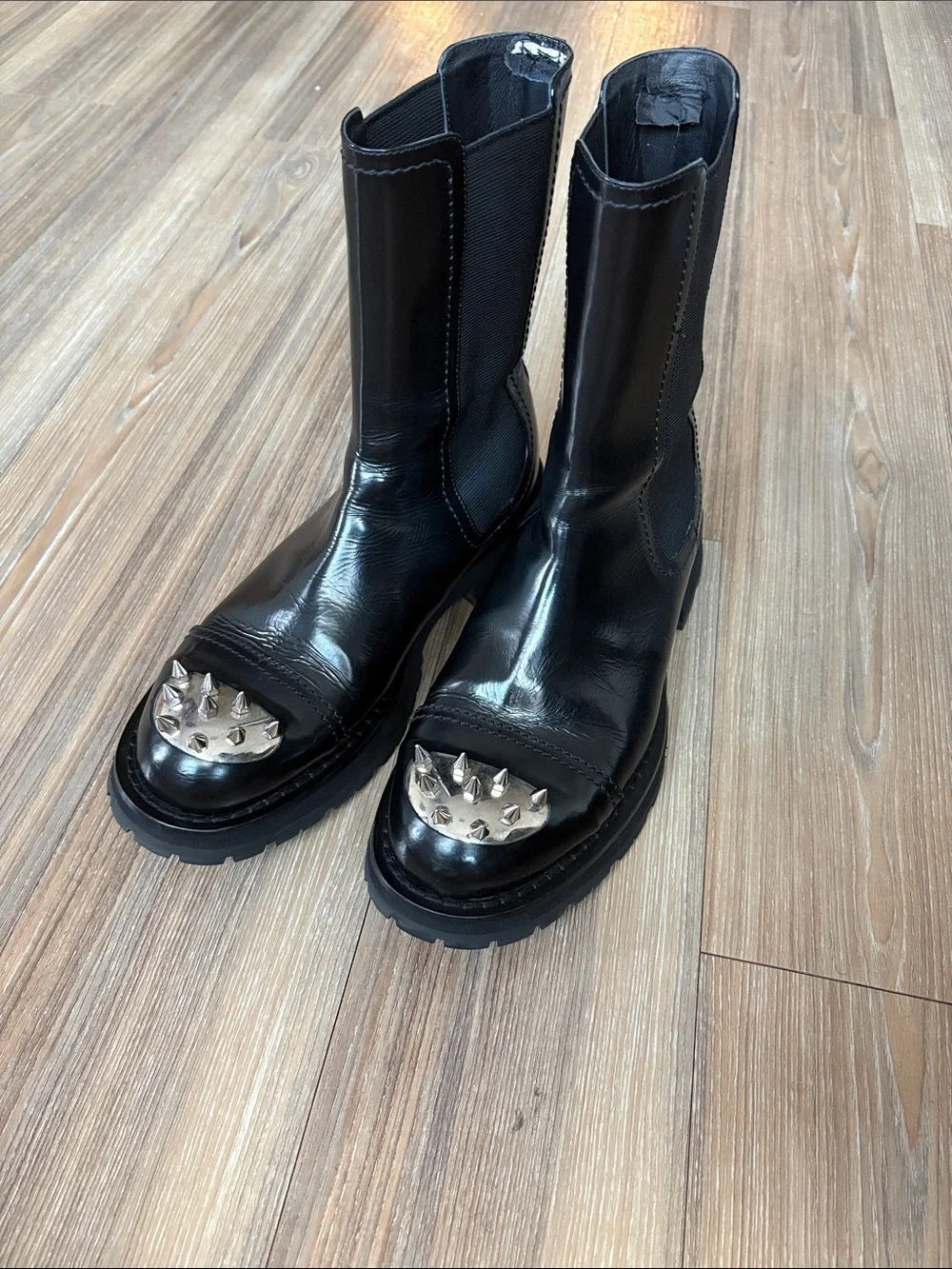 Alexander McQueen Black Leather Chelsea Boots with Silver Studded Toe Caps Alexander McQueen Alexander McQueen Black slip on ankle boot  main image 3